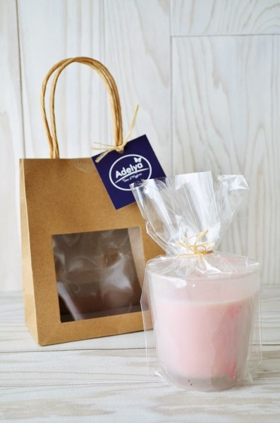 Bougie déco emballée kraft et soie -