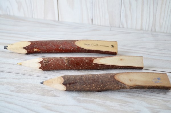 Crayon en bois brut grand modèle - 1