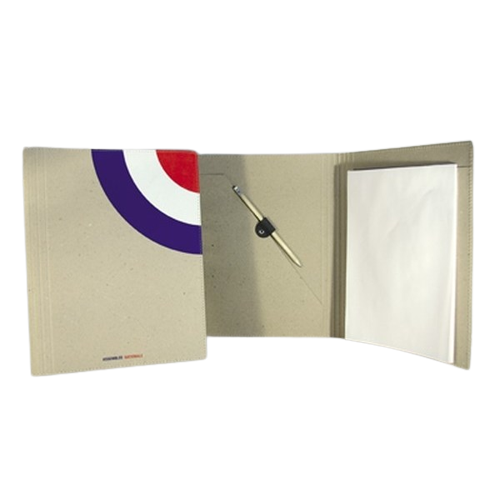 Conférencier en carton recyclé