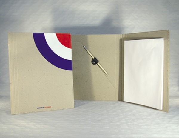 Conférencier en carton recyclé - 1