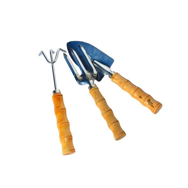 Outil avec manche en bois