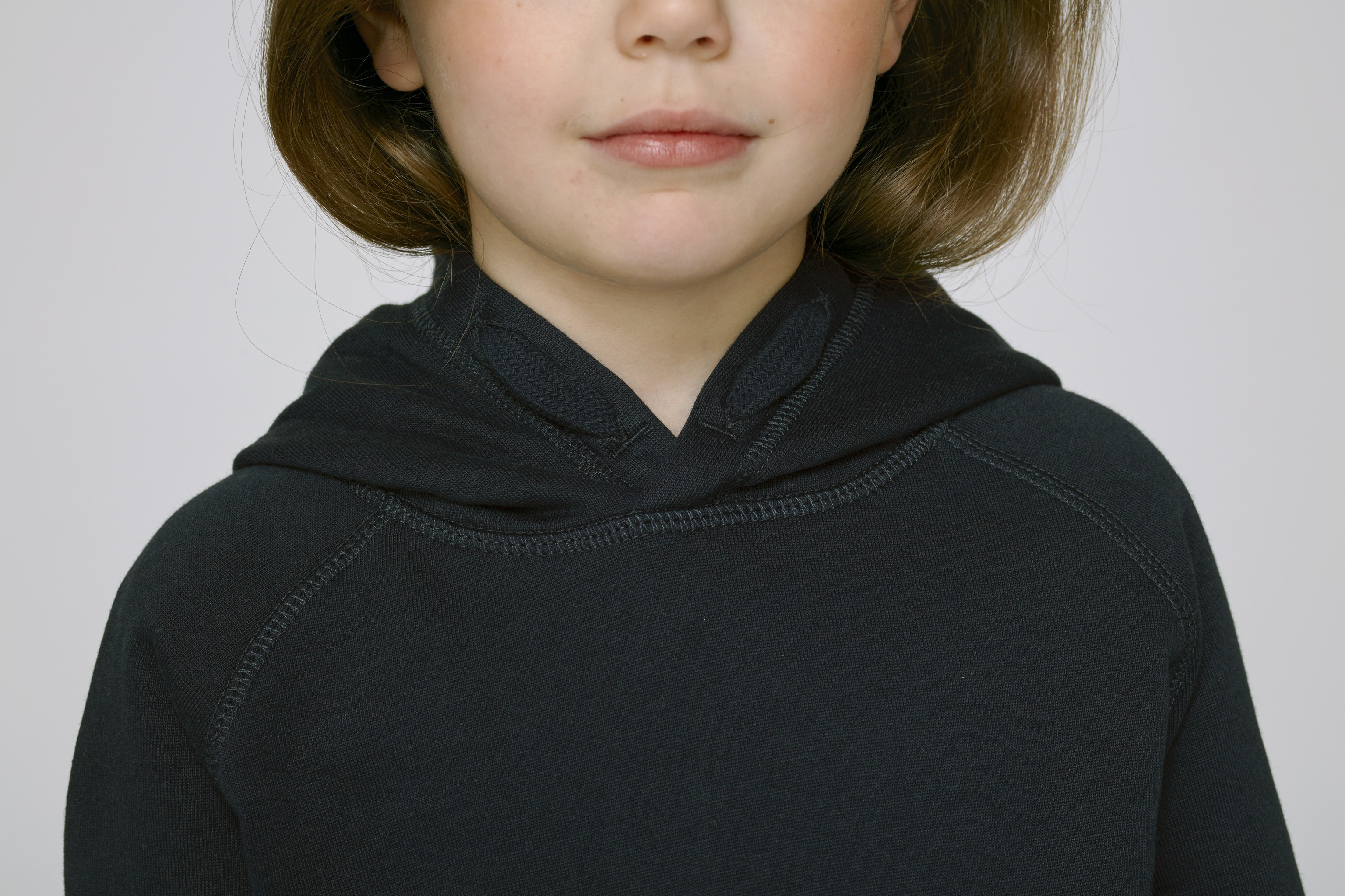 Sweat enfant coton bio à capuche, manches raglan & poches -