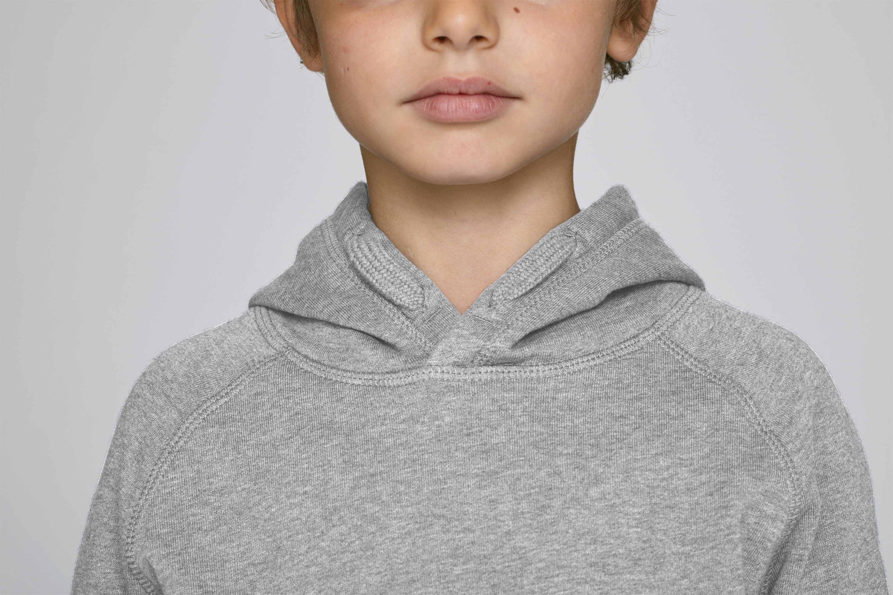 Sweat enfant coton bio à capuche, manches raglan & poches -