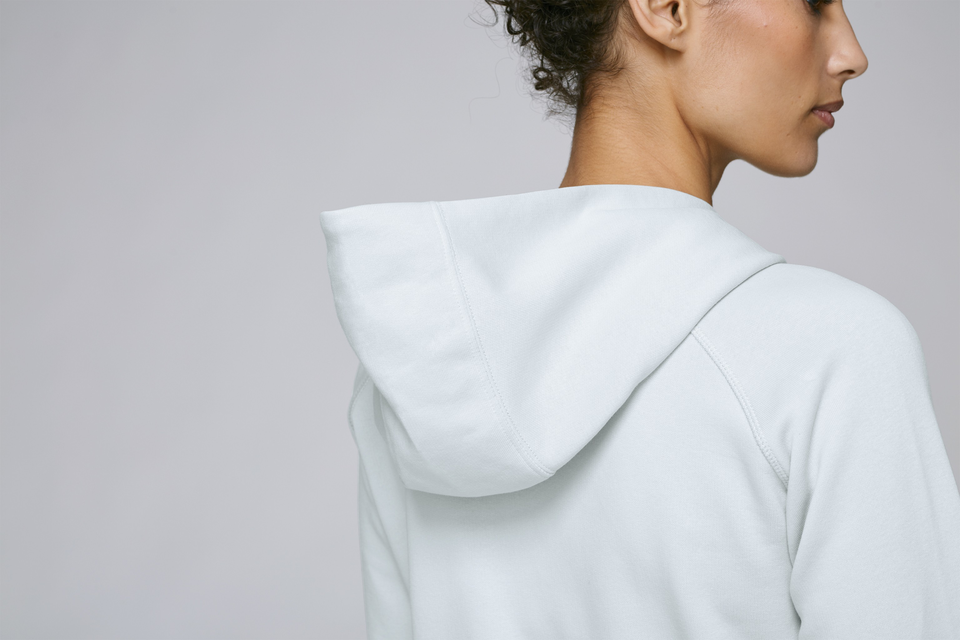 Sweat-shirt coton bio à capuche et manches raglan -