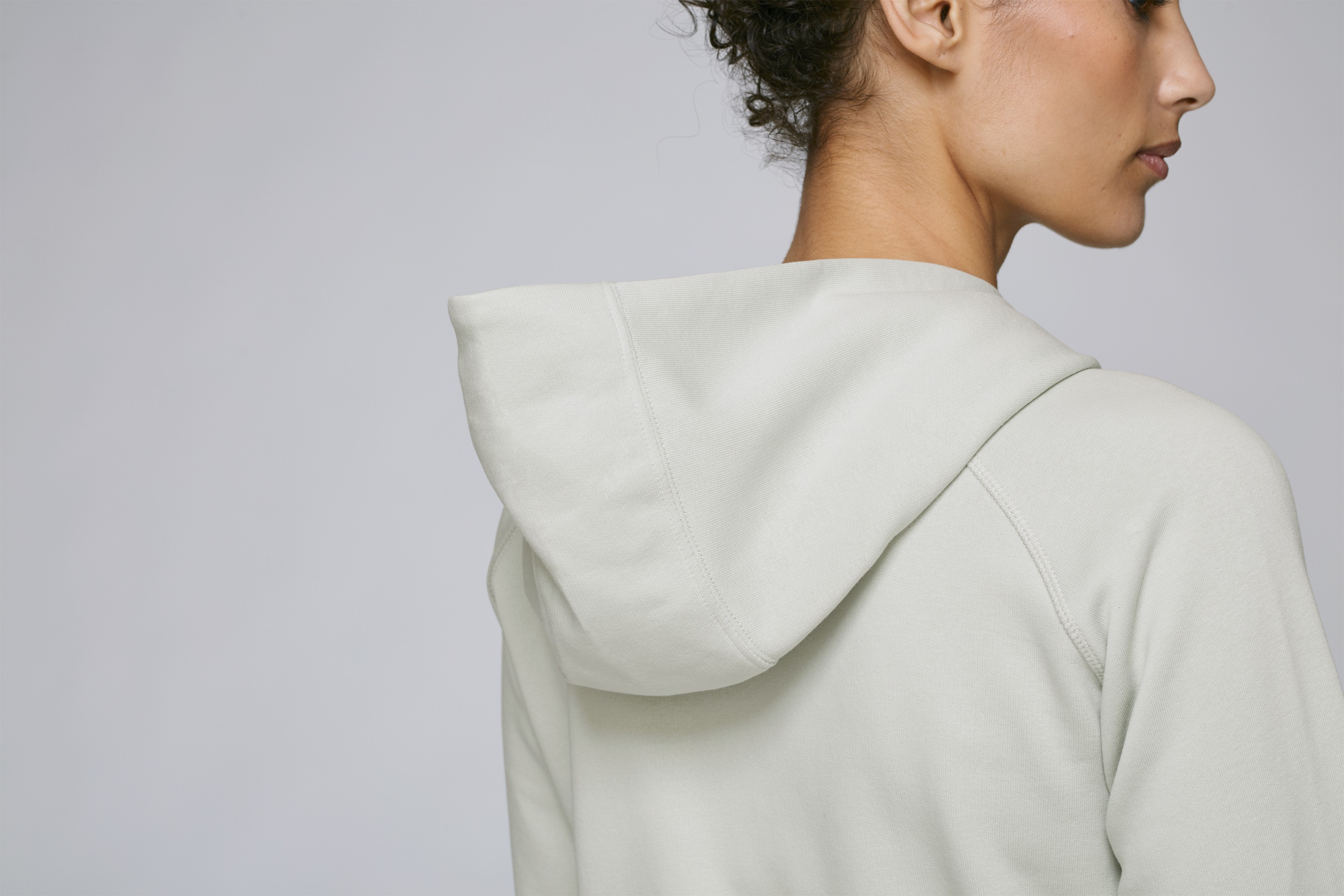 Sweat-shirt coton bio à capuche et manches raglan -