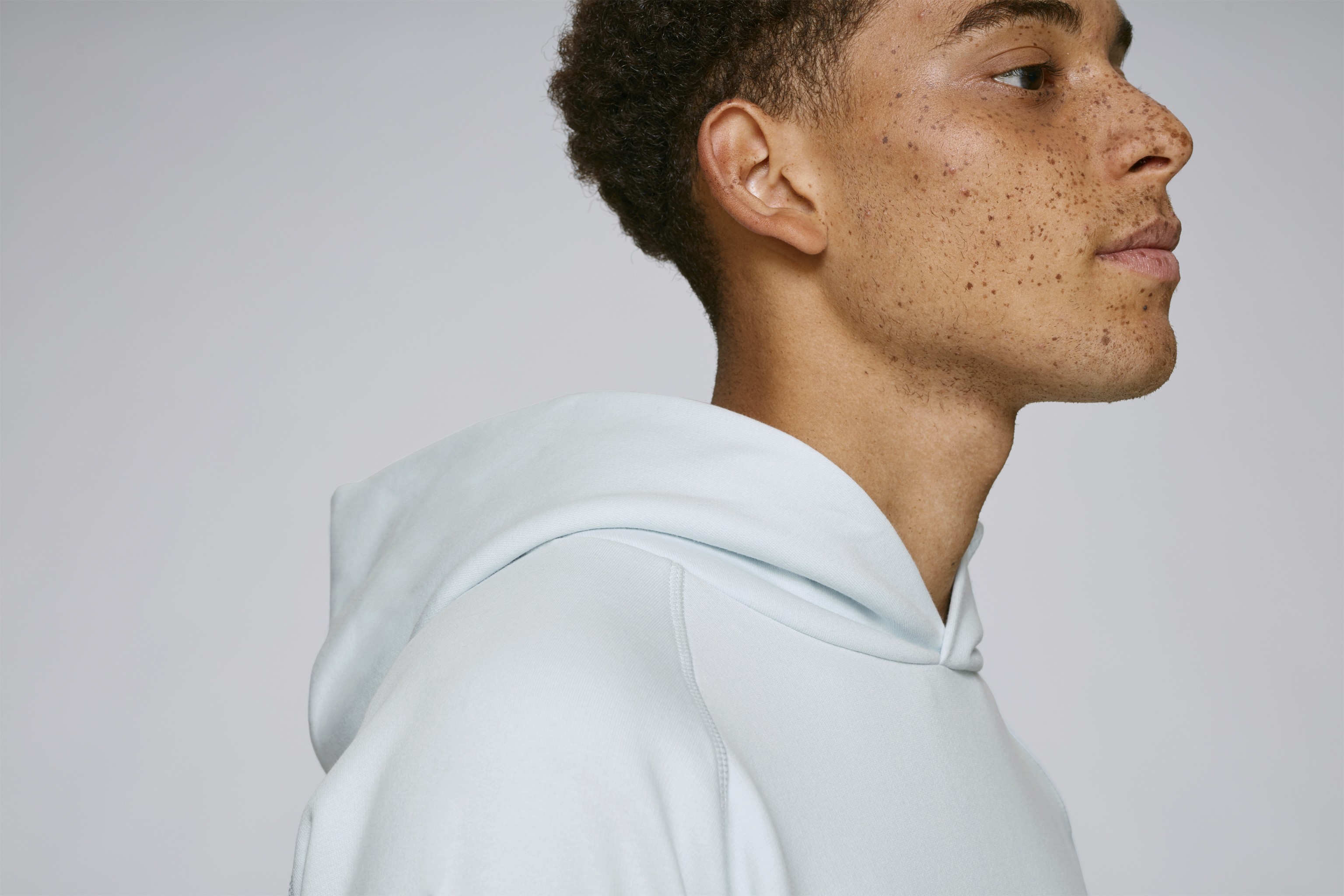 Sweat-shirt coton bio à capuche et manches raglan -