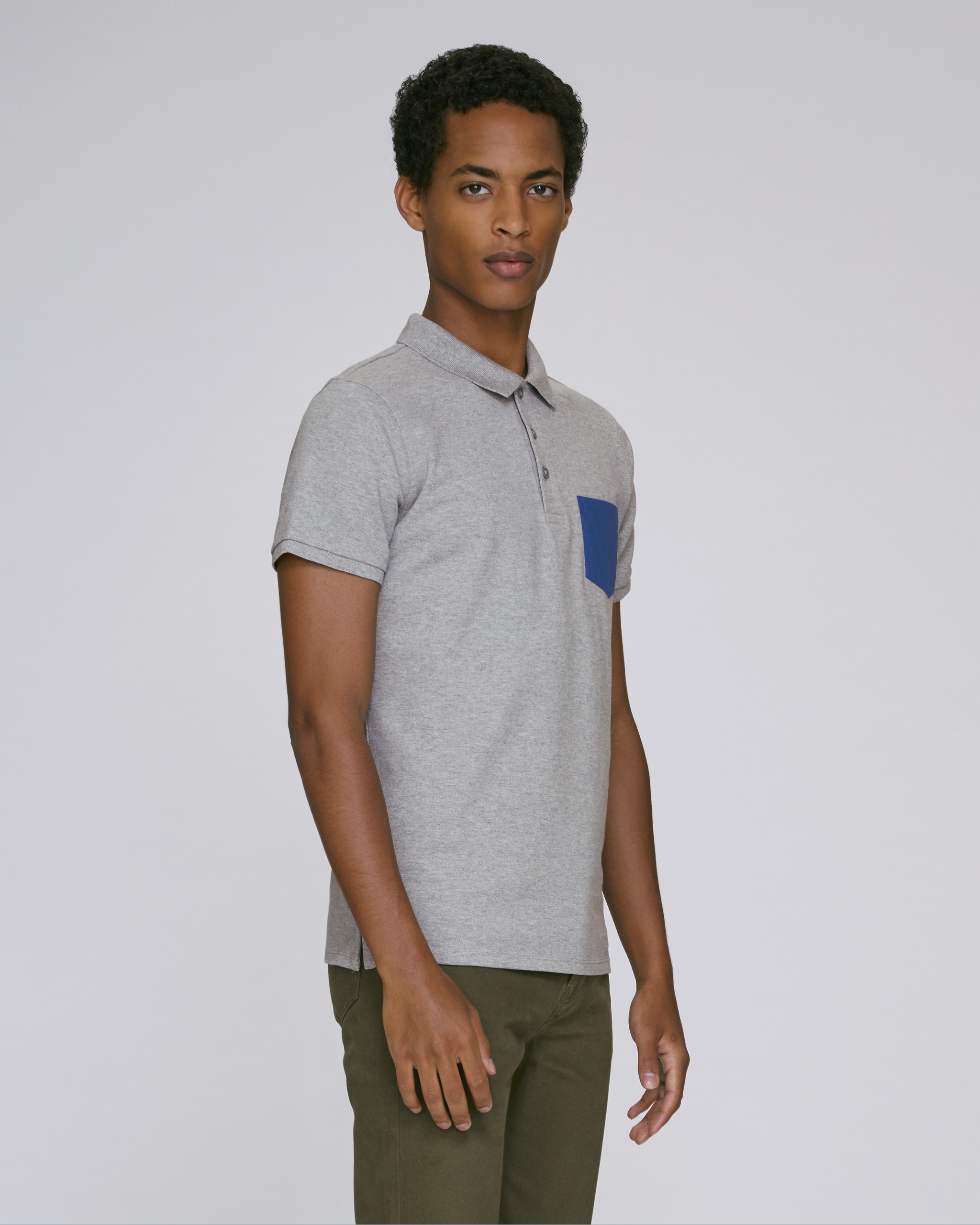 Polo homme 100% coton bio, coupe décontractée avec poche