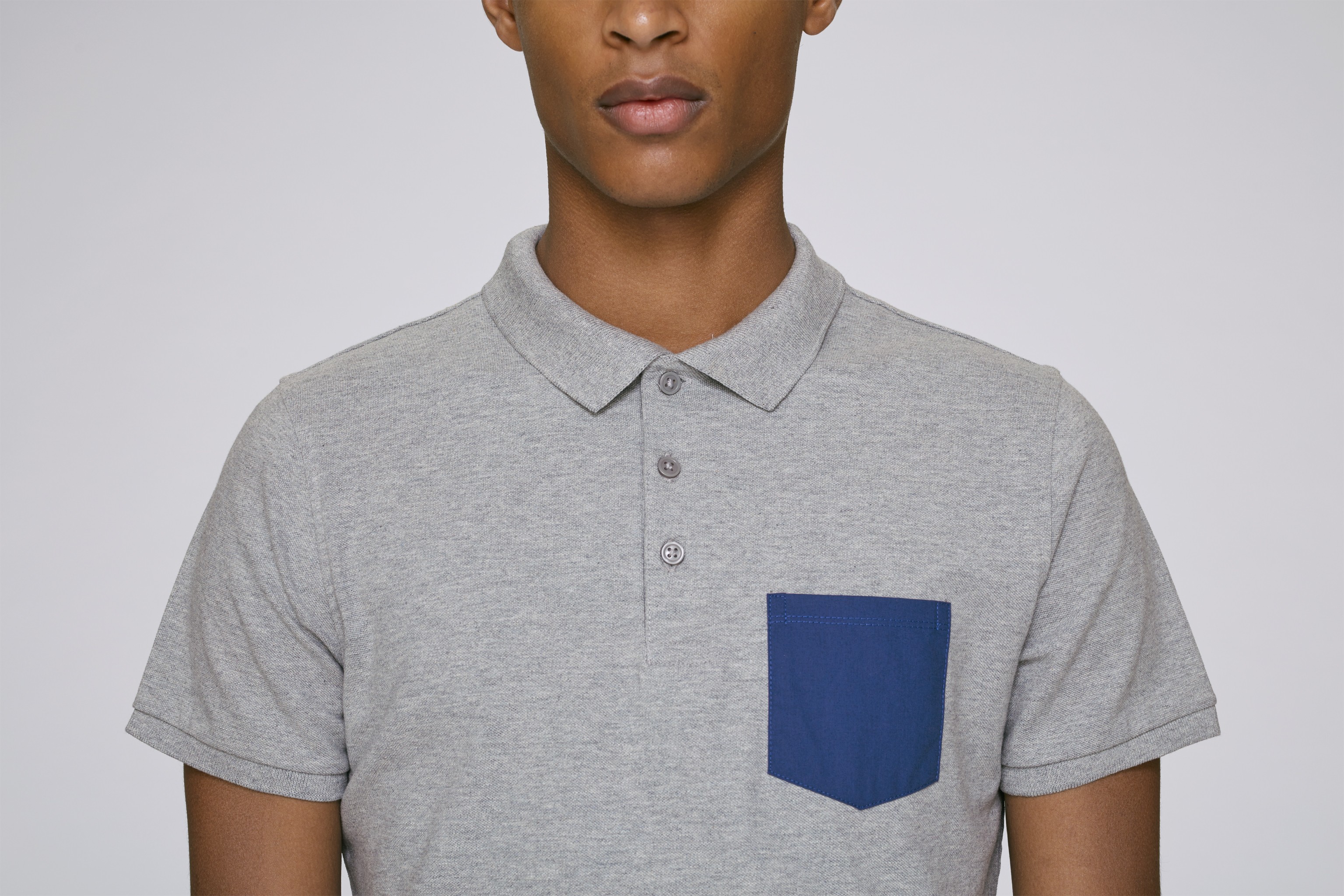 Polo homme 100% coton bio, coupe décontractée avec poche -