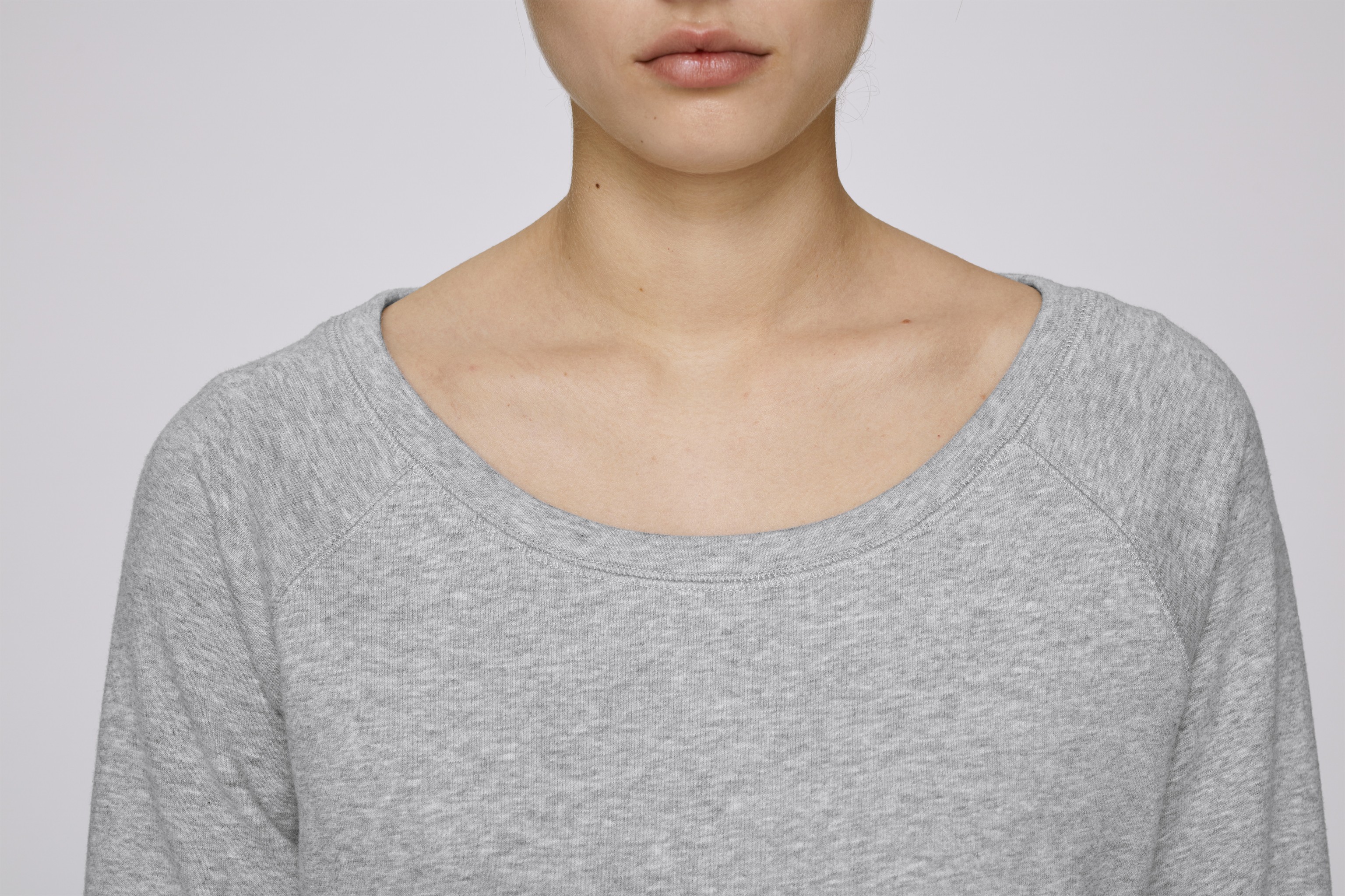 Sweatshirt en coton bio encolure dégagée -