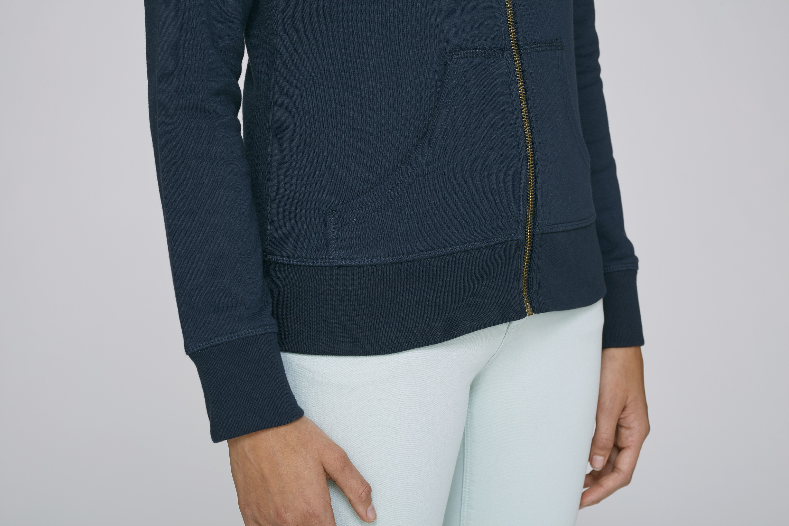 Sweatshirt à capuche zippé en coton bio -