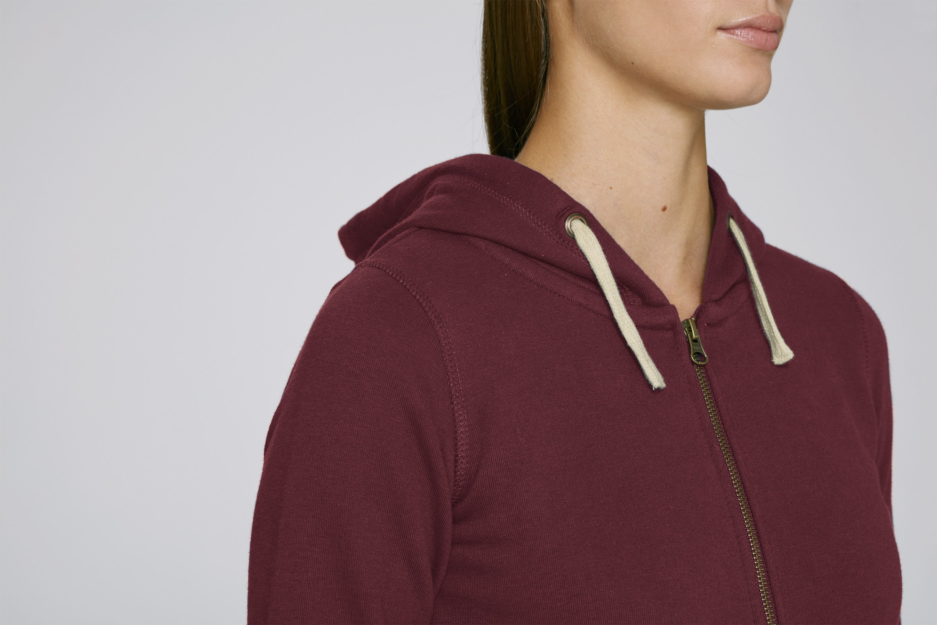 Sweatshirt à capuche zippé en coton bio -