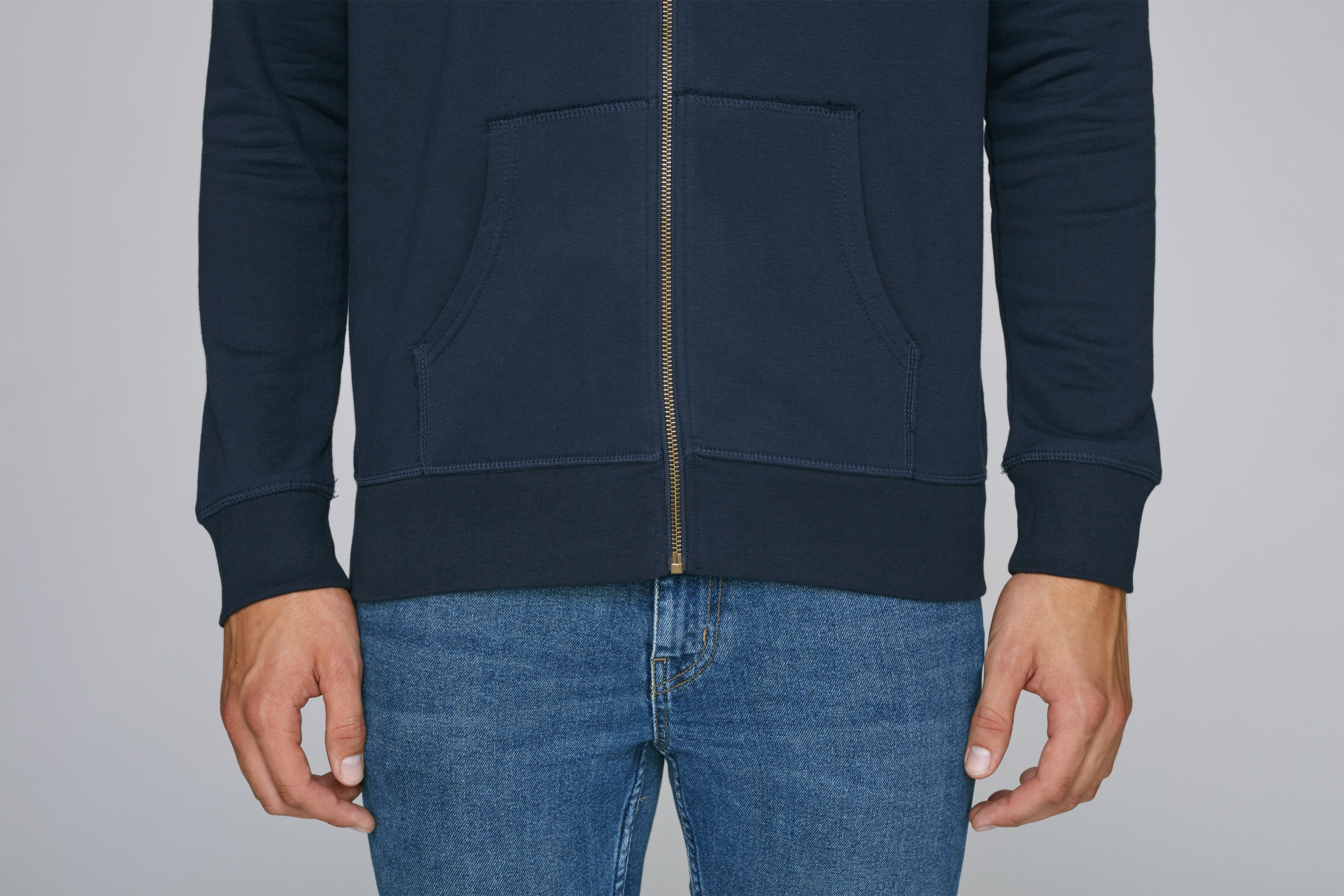 Sweatshirt en coton bio zippé à capuche -