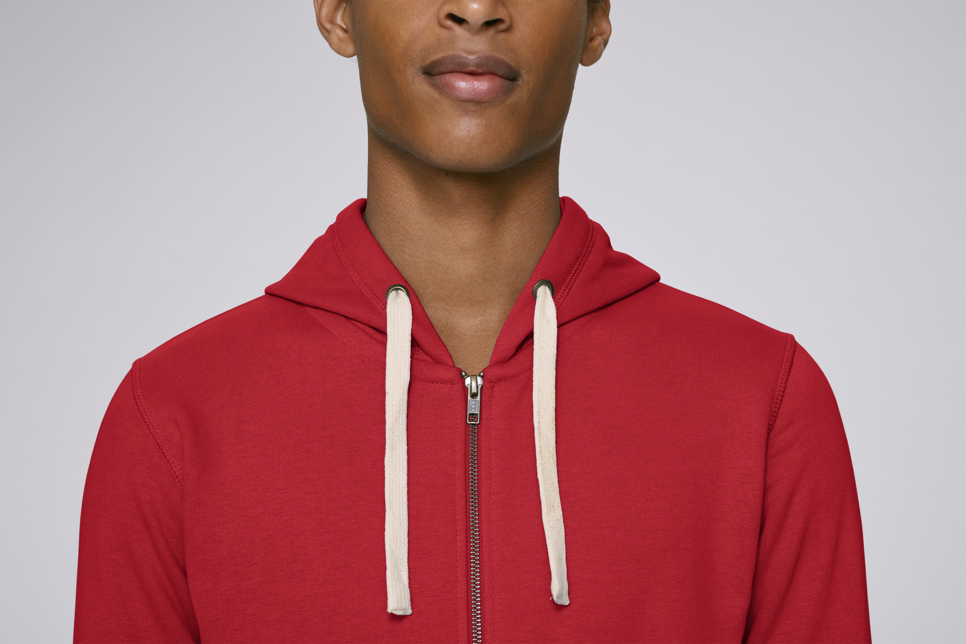 Sweatshirt en coton bio zippé à capuche -