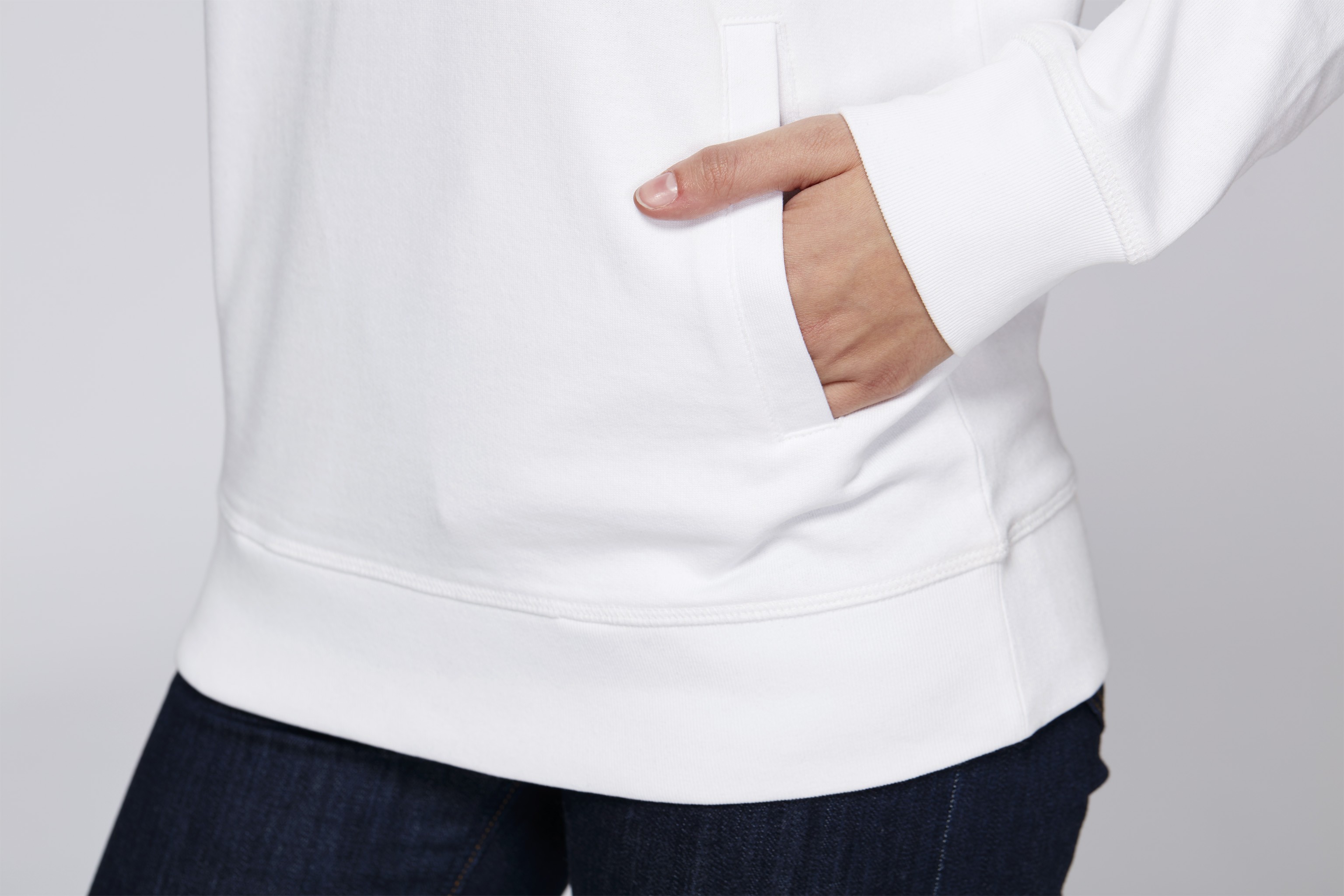 Sweat à capuche et poches en coton bio -