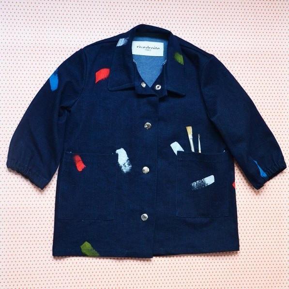 Veste en jean bleu et peinture multicolore -