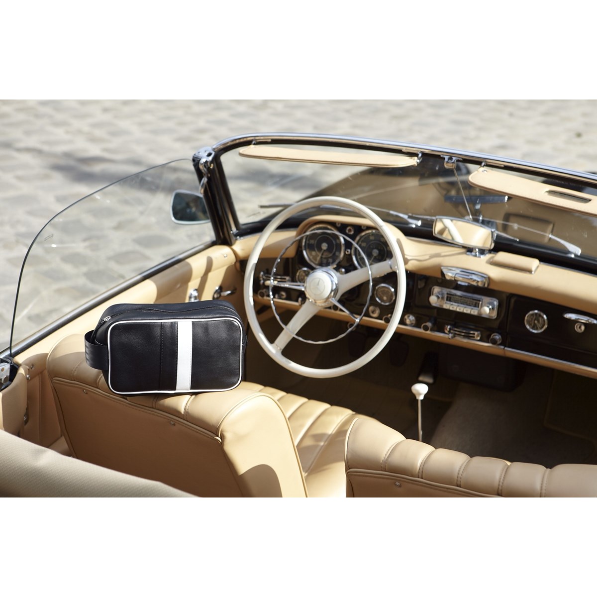 Trousse de toilette en cuir noir -