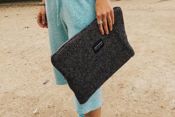 Housse ordinateur fabriquée à partir de chaussettes recyclées Made in France. - 1