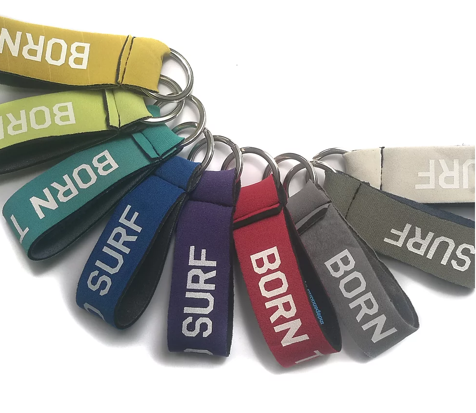 Petits porte-clefs (10cm) issus de combinaisons de surf upcyclées - 2