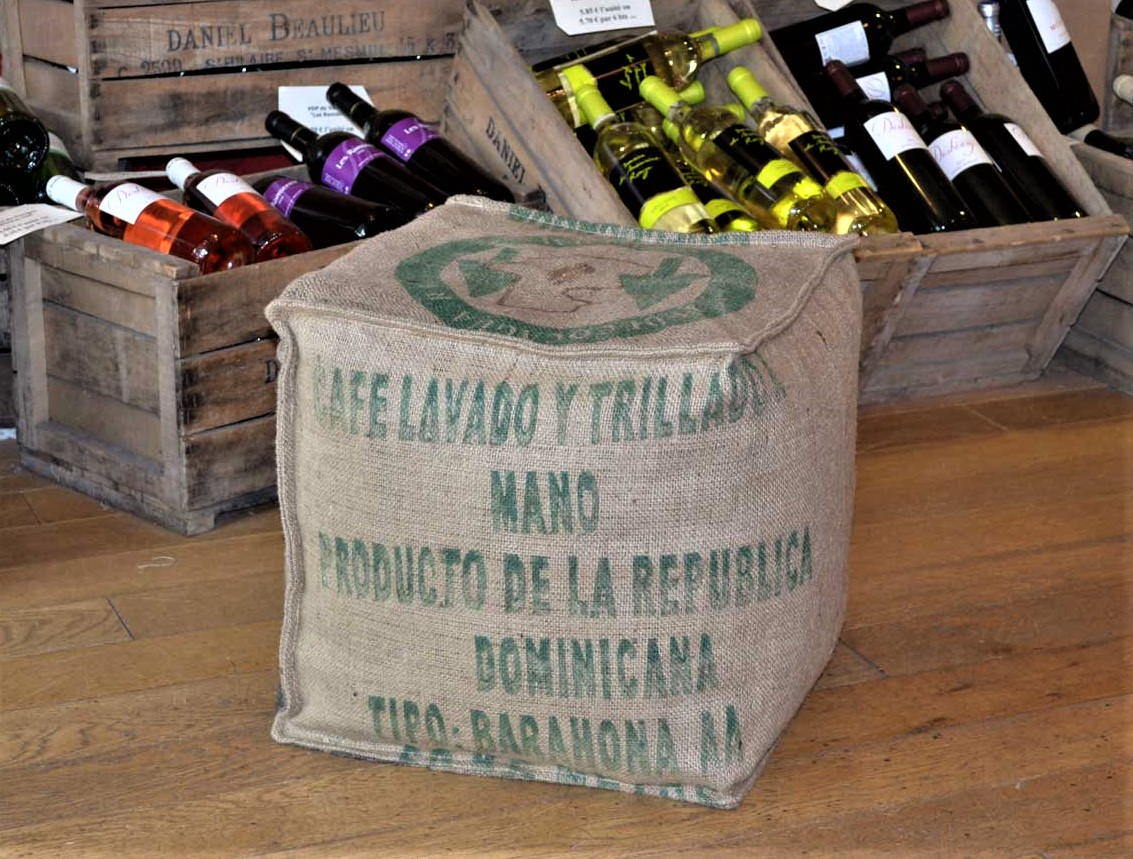 Pouf cube en toile de jute upcyclée -