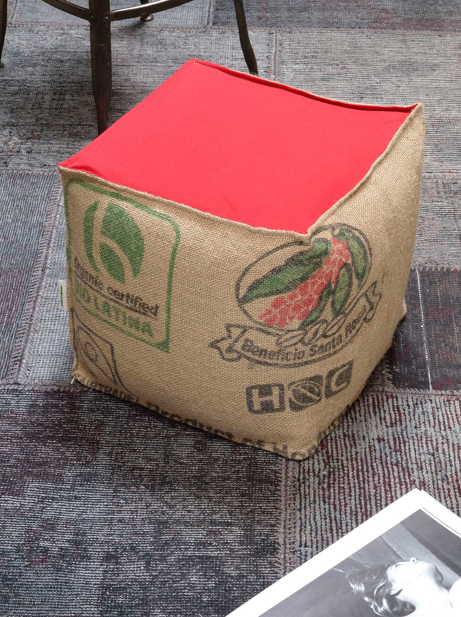 Pouf cube en toile de jute upcyclée -