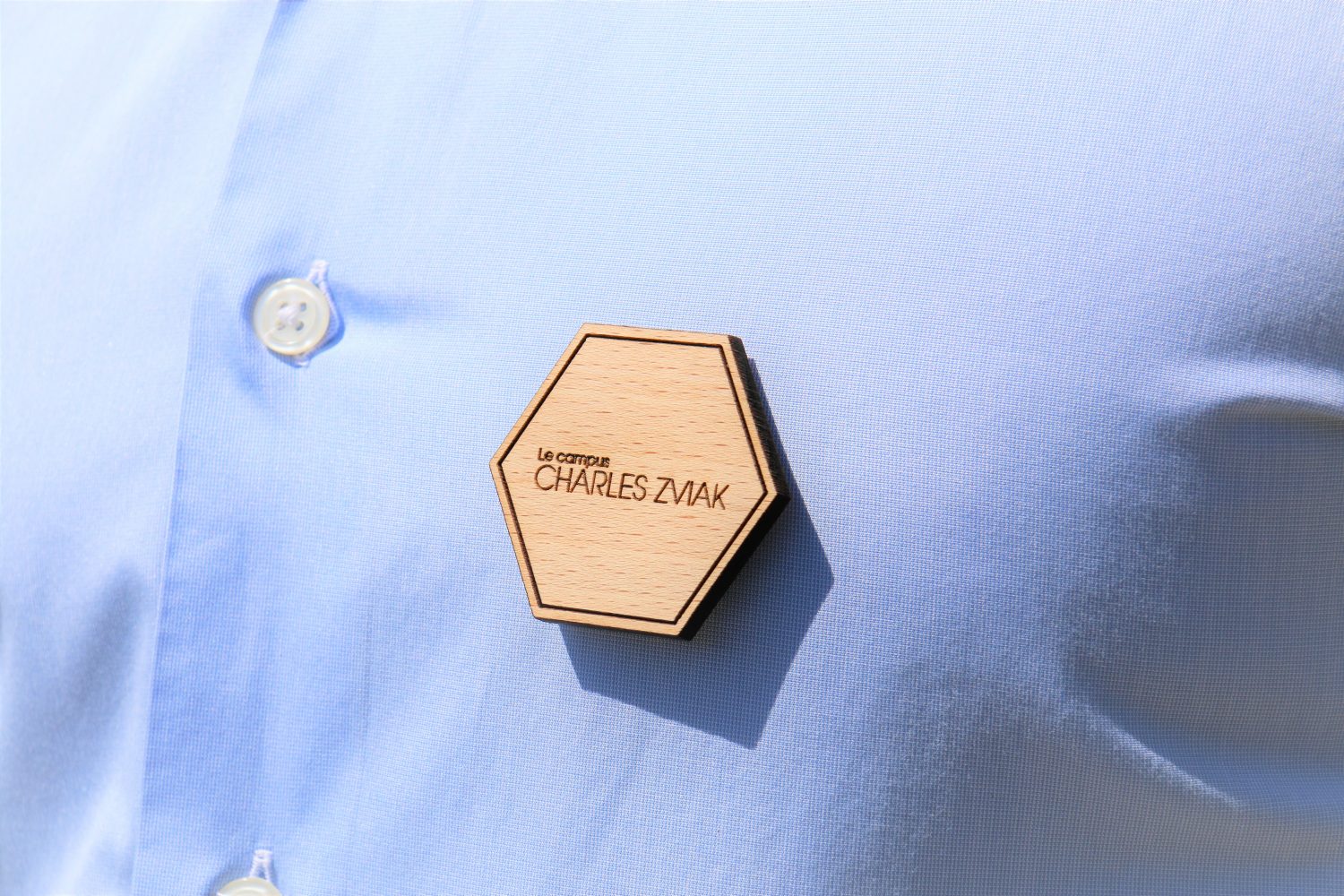 Badge en bois ultra-personnalisable Made in France - 2