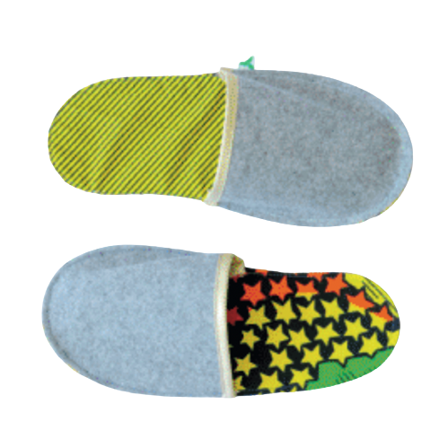 Chaussons en moquette et bâche upcyclées