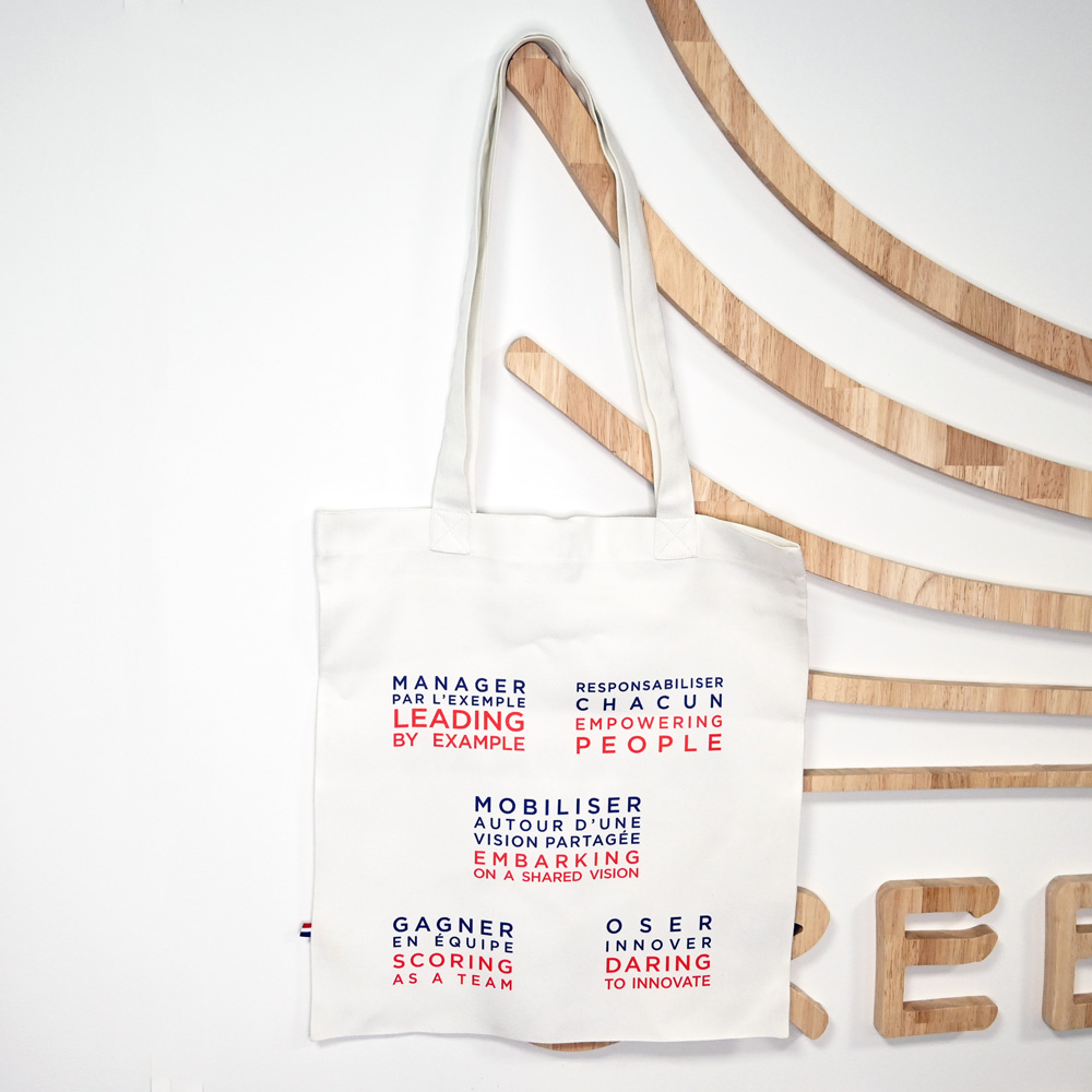 Tote-bag à partir de déchets plastiques marins personnalisable all over, Made in France 🇫🇷4 - 6