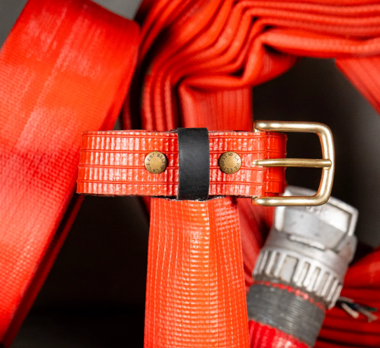 Ceinture upcyclée en lance incendie de pompier made in France - 5