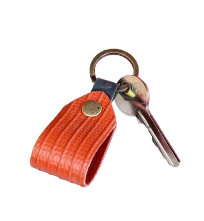 Porte-clés upcyclé en lances-incendies de pompier made in France 