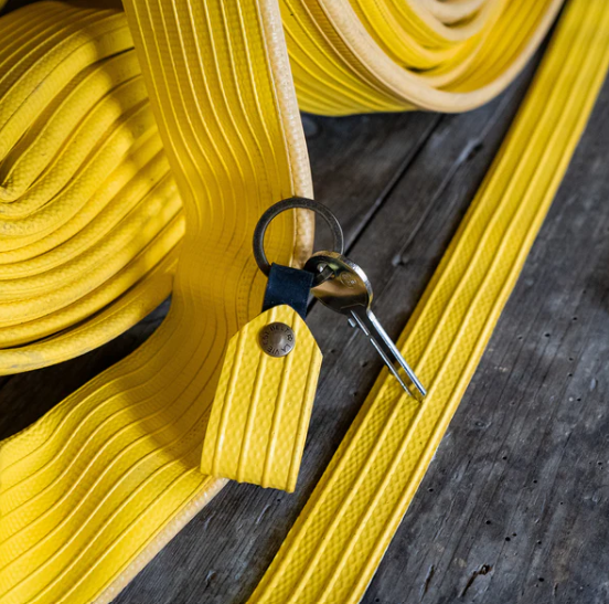 Porte-clés upcyclé en lances-incendies de pompier made in France  - 7