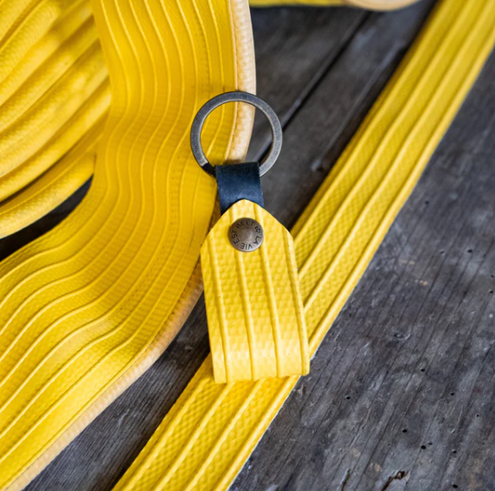 Porte-clés upcyclé en lances-incendies de pompier made in France  - 8