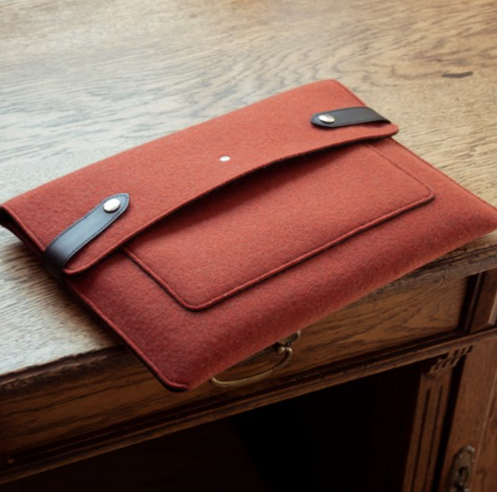 Pochette ordinateur upcyclée et Made in France - 2