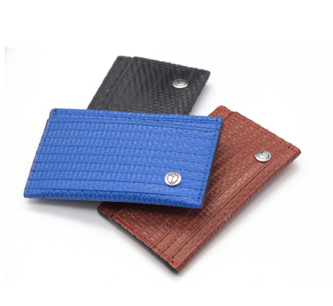 Porte-cartes en lance à incendie, upcyclé en France - plusieurs couleurs - 4