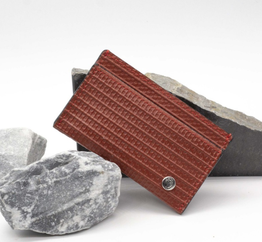 Porte-cartes en lance à incendie, upcyclé en France - plusieurs couleurs - 1