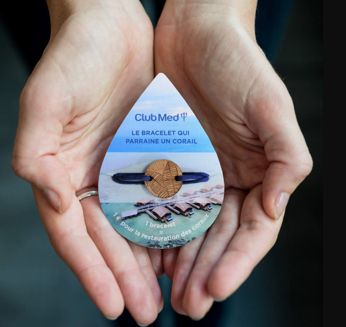 Bracelet et médaillon en bois foot made in France Imagine - 4