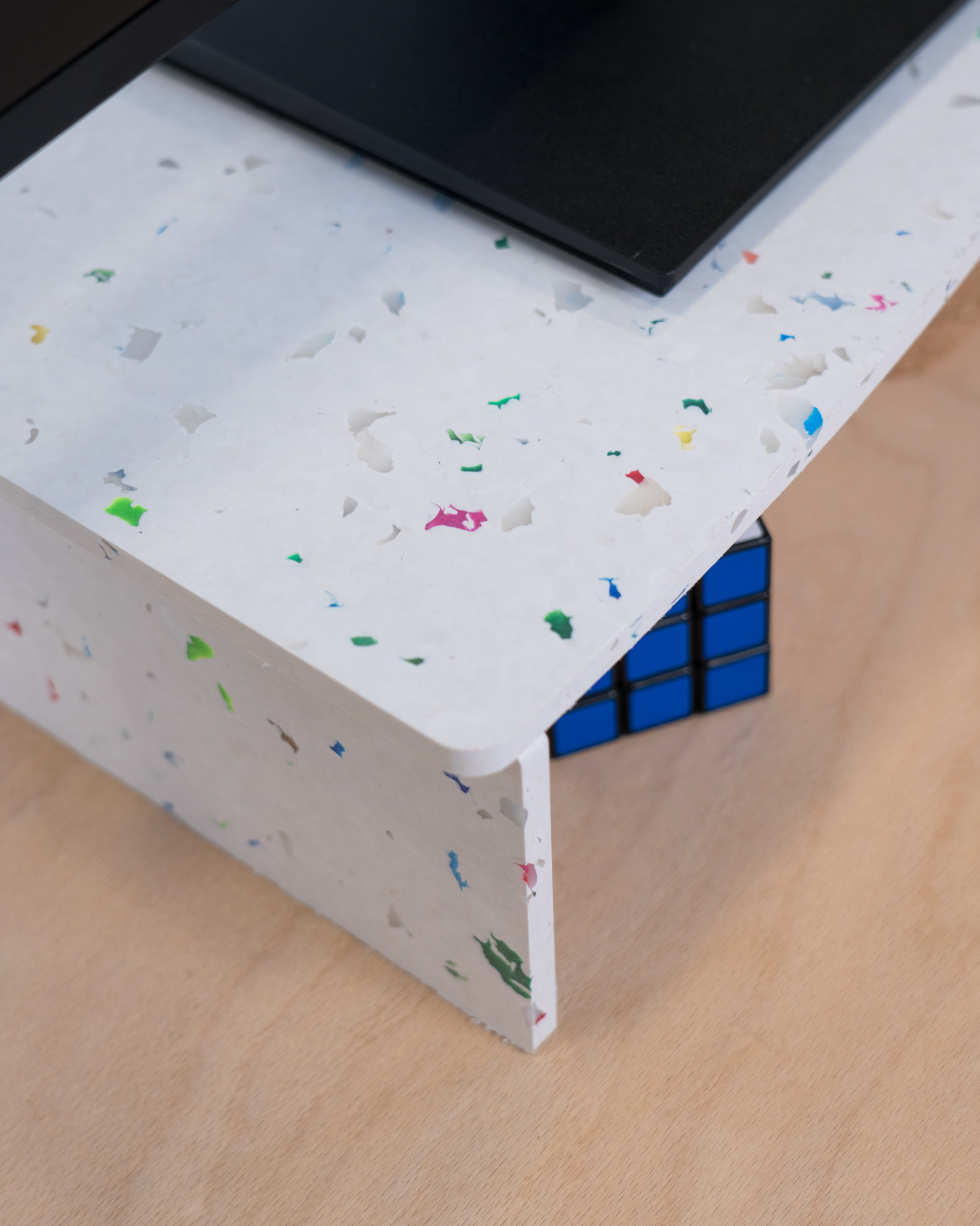 Réhausseur d'écran plastique recyclé Made in France -