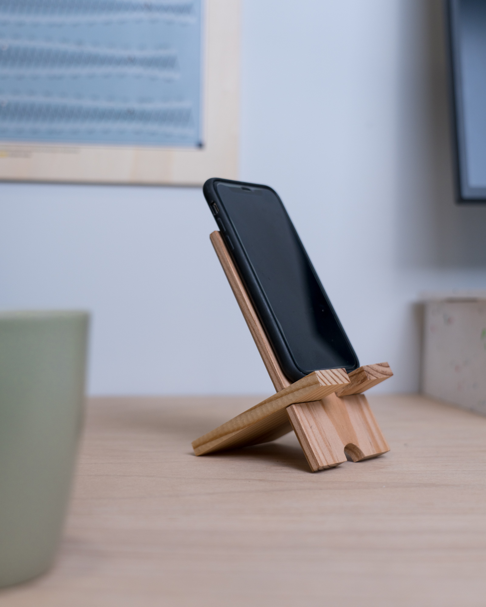 Support de téléphone en bois revalorisé Made in France -