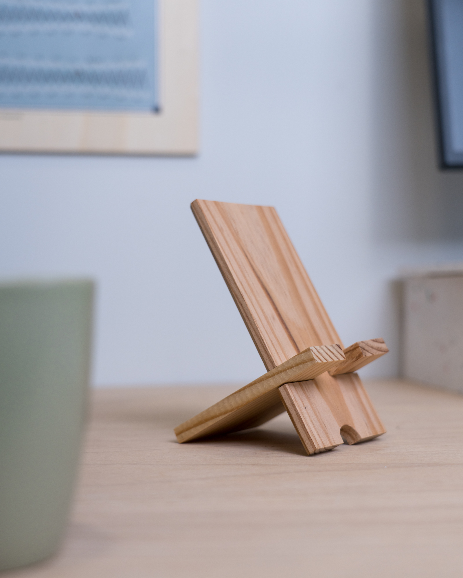 Support de téléphone en bois revalorisé Made in France -