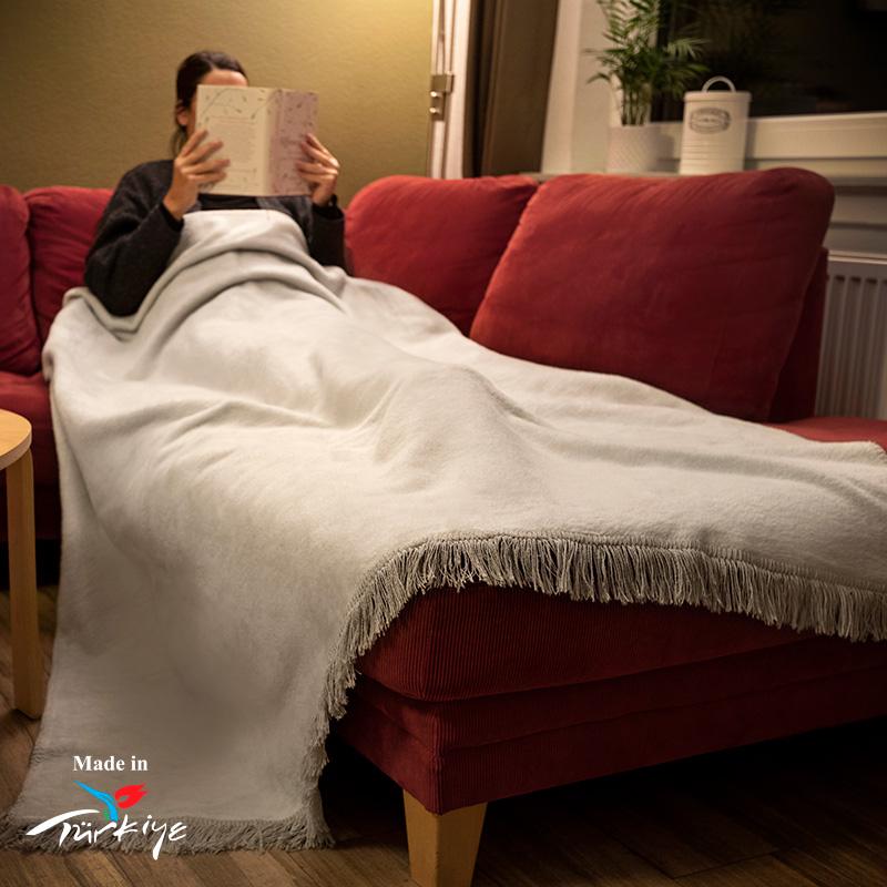 Plaid polaire avec franges -