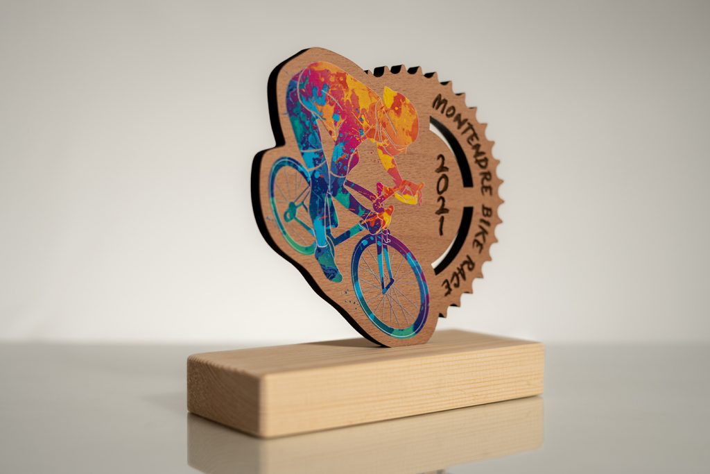 Trophée sur mesure en bois recyclé Made in France -