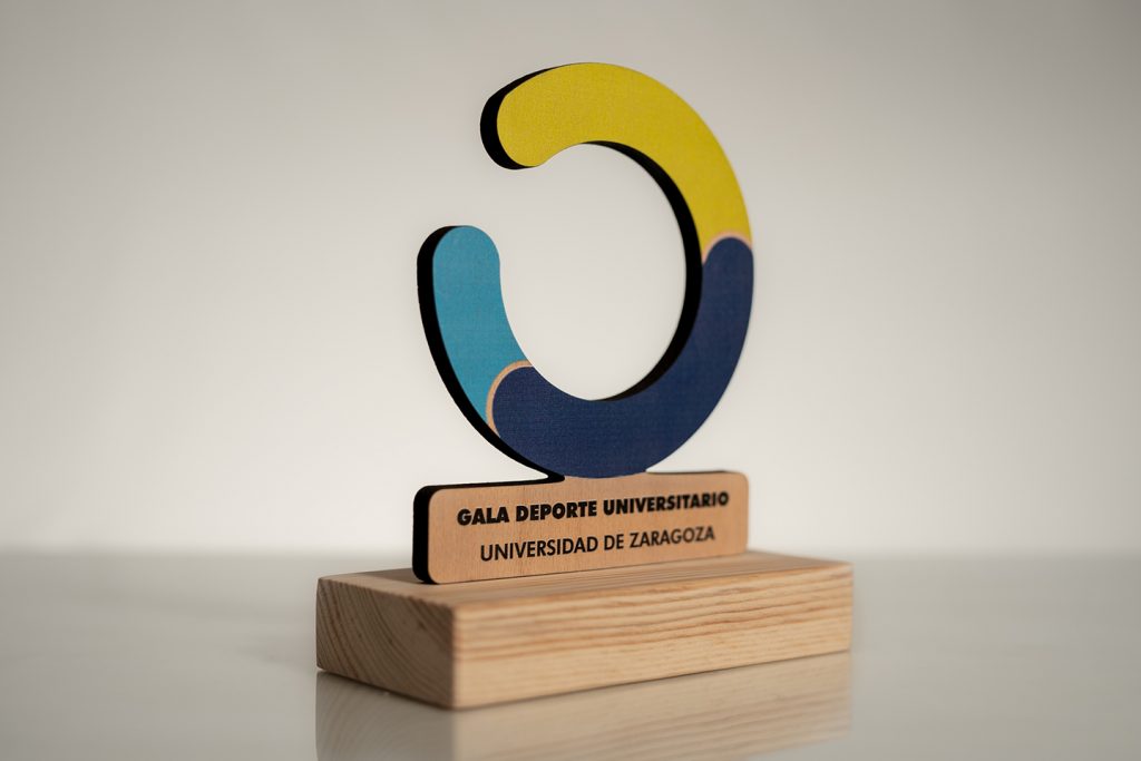 Trophée sur mesure en bois recyclé Made in France -