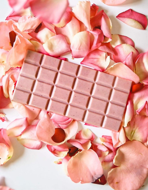 Tablette de chocolat blanc bio à la rose de Damas Made in France -