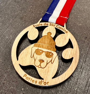 Médaille en bois contreplaqué -