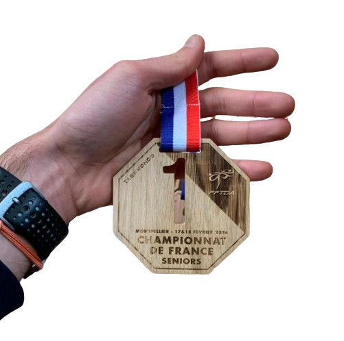 Médaille en bois de chêne massif  -