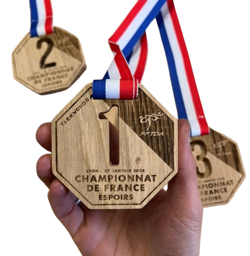 Médaille en bois de chêne massif 