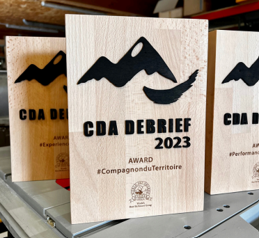 Trophée sur mesure en bois massif Made in France  - 3