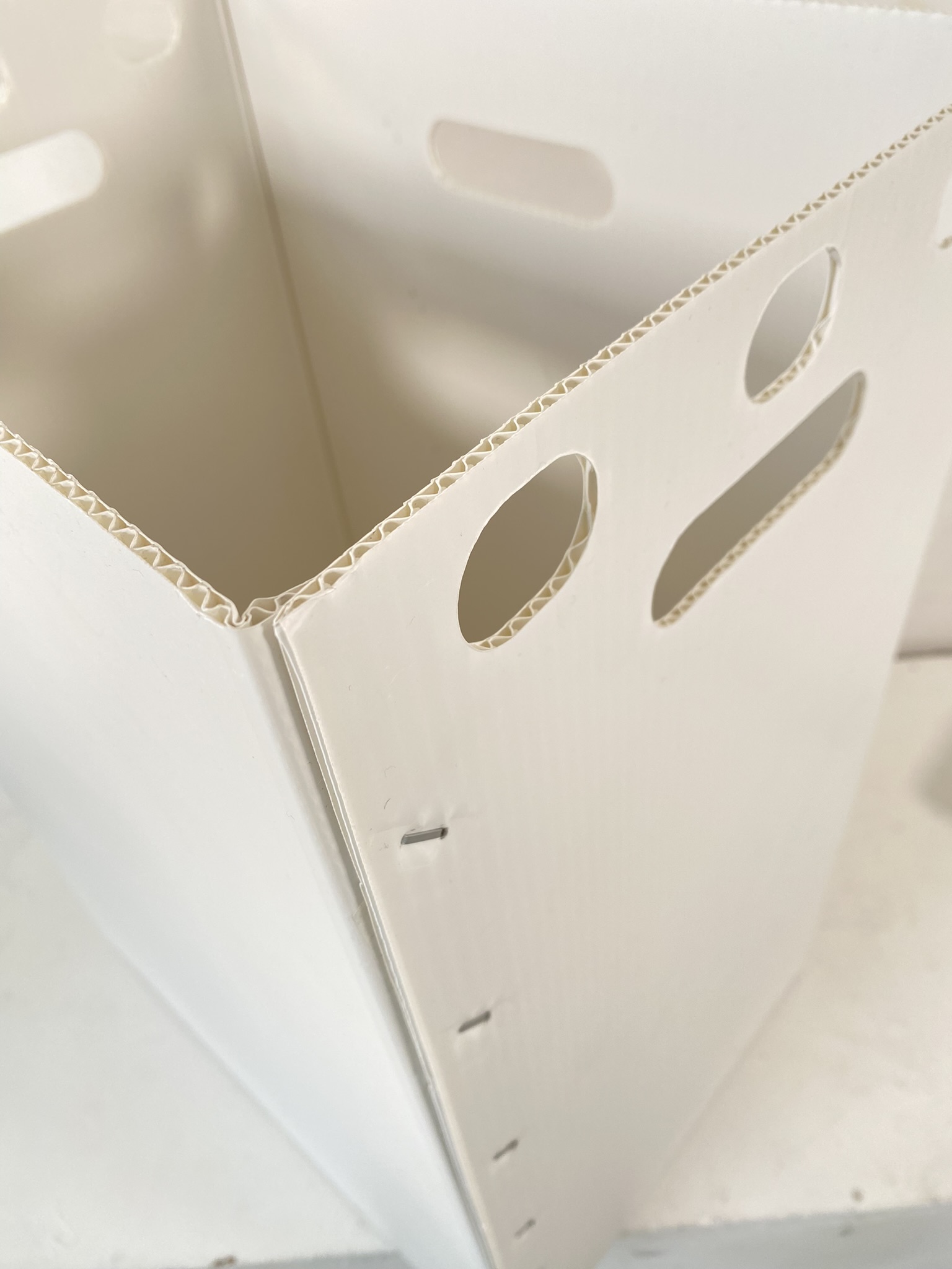 Boîte ultra-résistante en carton ondulé minéral -