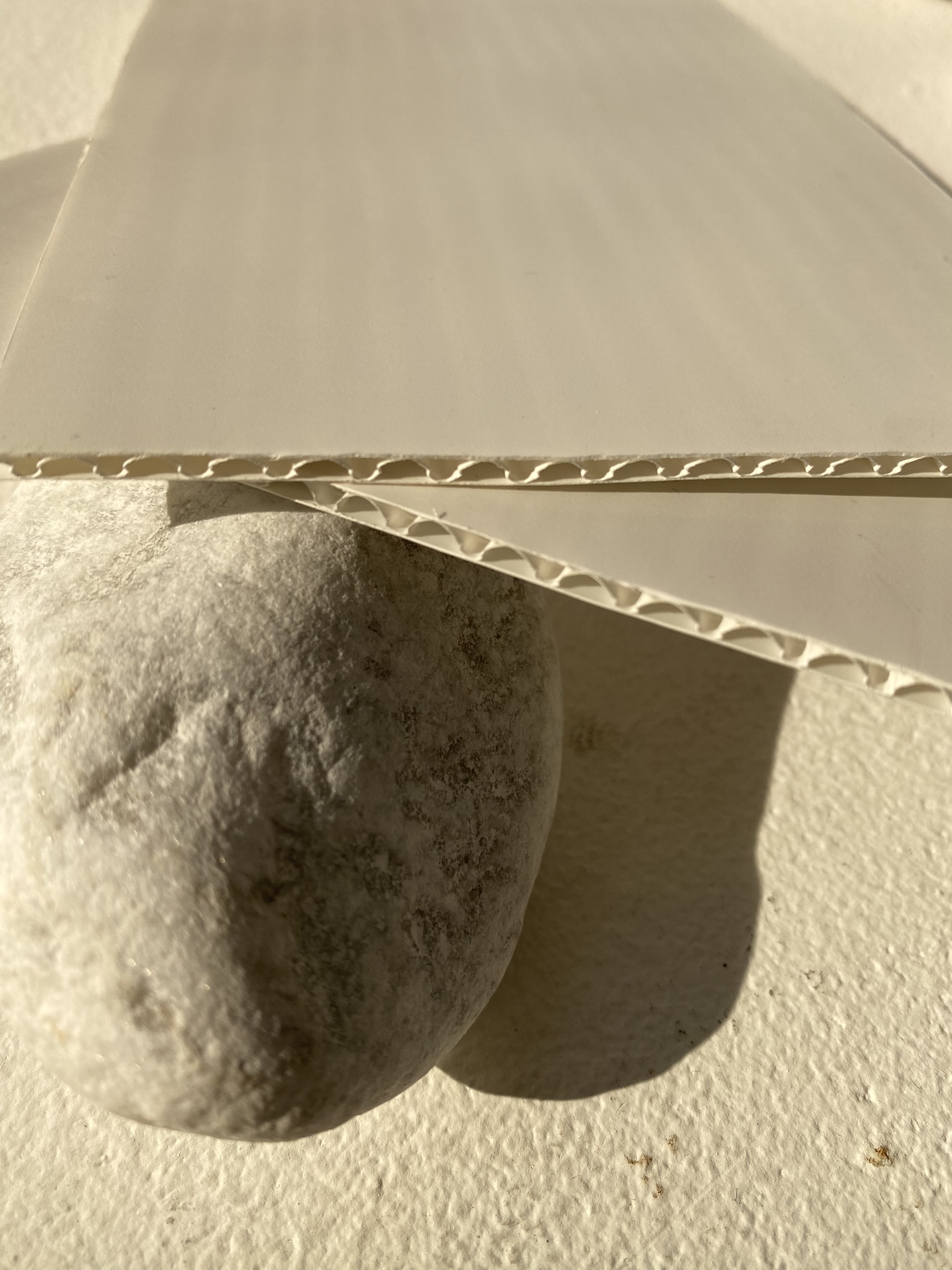 Boîte ultra-résistante en carton ondulé minéral -