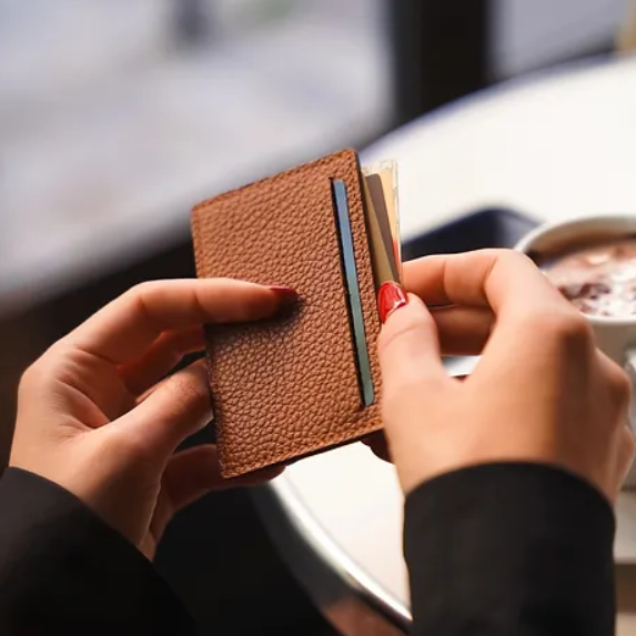 Porte-cartes en cuir upcyclé sur mesure - 5