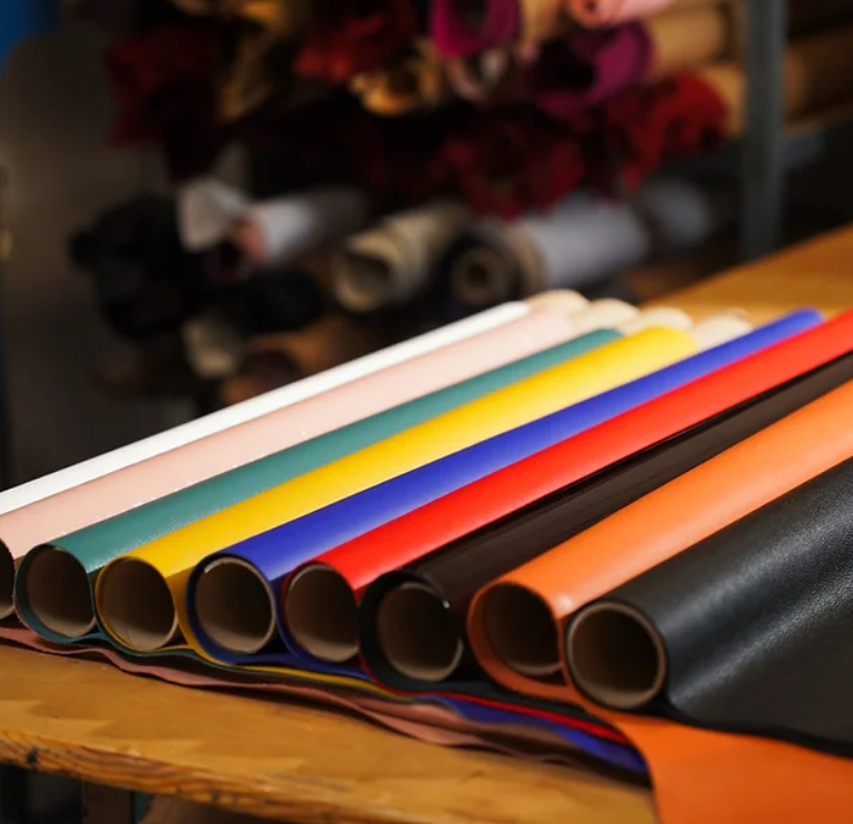 Porte-cartes en cuir upcyclé sur mesure - 7